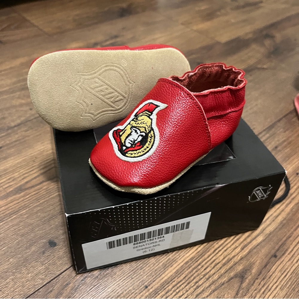 NHL, Ottawa Senators, 6-12M baby slippers, NEW